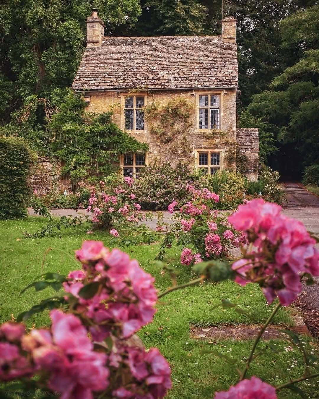 בתי אבן עתיקים